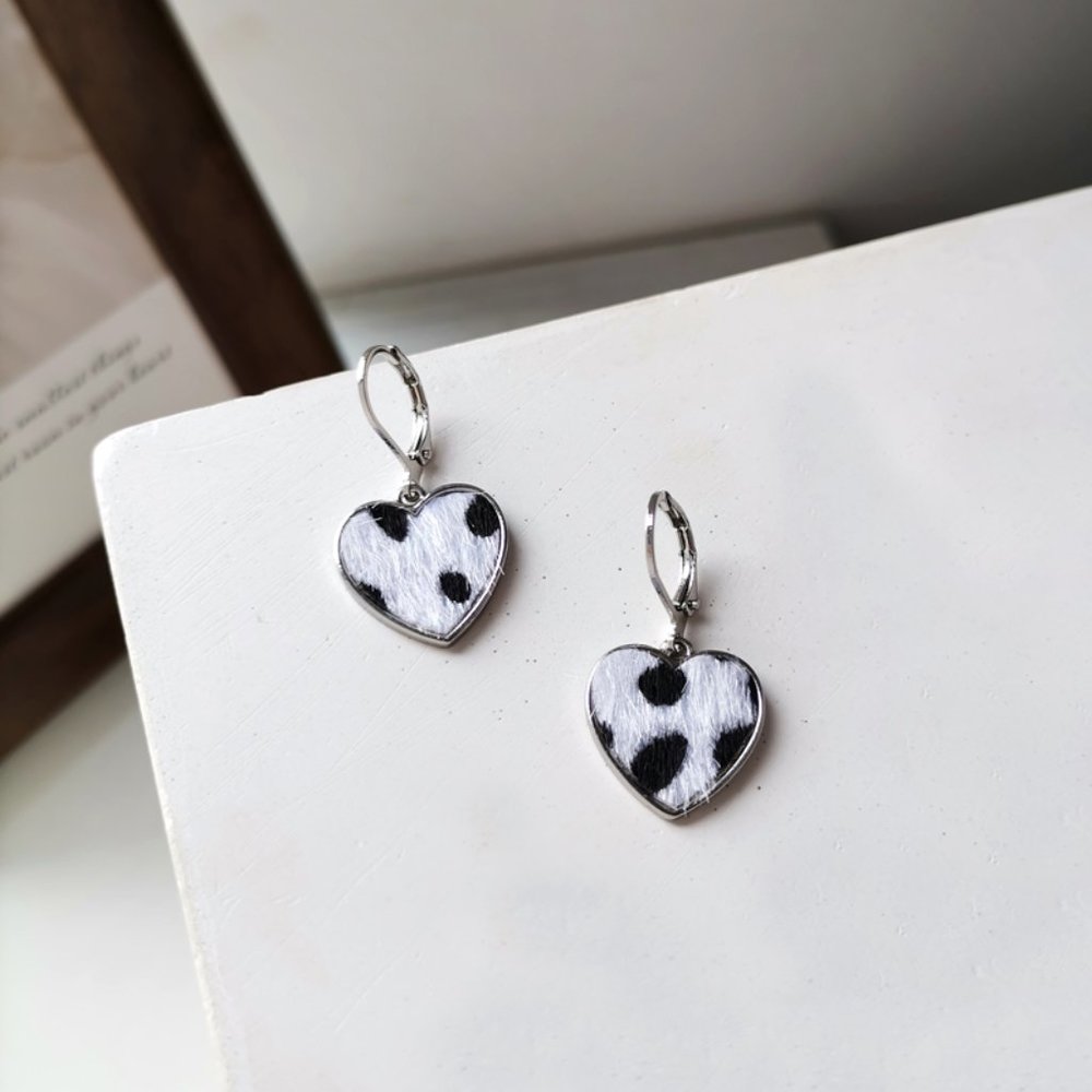 💕Last one Cow Print Hear Huggies Hoops Earrings - Picture 9 of 12